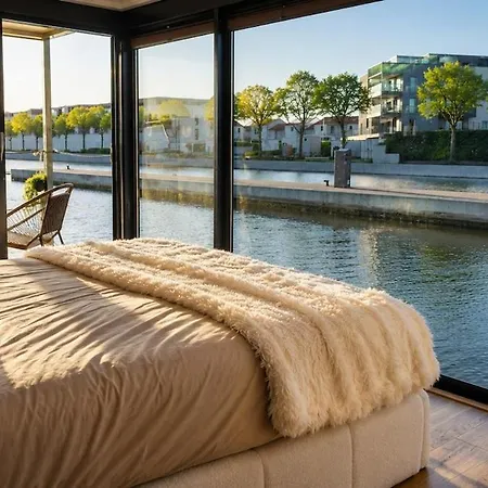 Romantique Sur L'eau - Sauna, Rooftop, Bain
