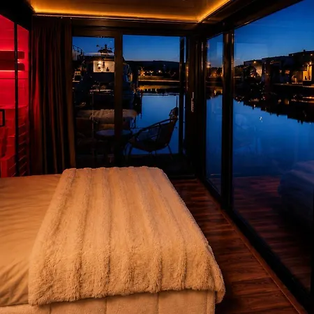 Romantique Sur L'eau - Sauna, Rooftop, Bain Talange