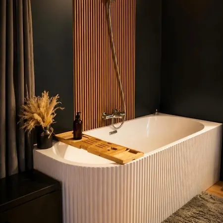 Romantique Sur L'eau - Sauna, Rooftop, Bain