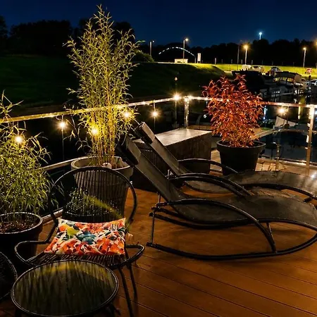 Romantique Sur L'eau - Sauna, Rooftop, Bain