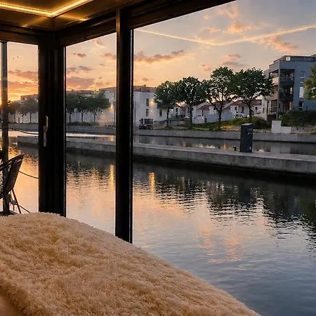 Romantique Sur L'eau - Sauna, Rooftop, Bain Botel Talange