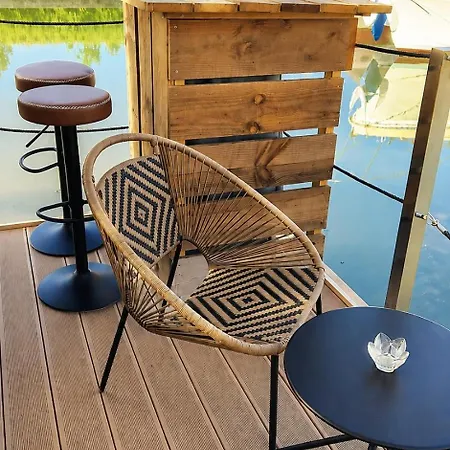 Romantique Sur L'eau - Sauna, Rooftop, Bain Botel