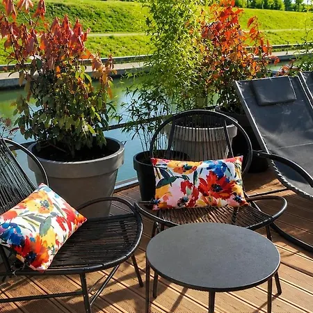 Romantique Sur L'eau - Sauna, Rooftop, Bain بوتيل