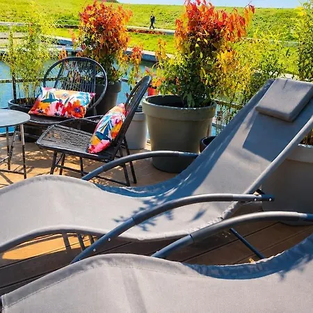 بوتيل Romantique Sur L'eau - Sauna, Rooftop, Bain *